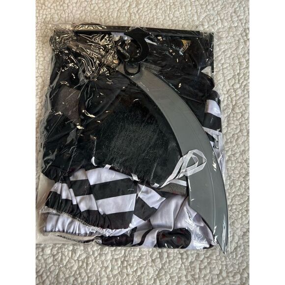 Pirate Costume   - Picture 3 of 3